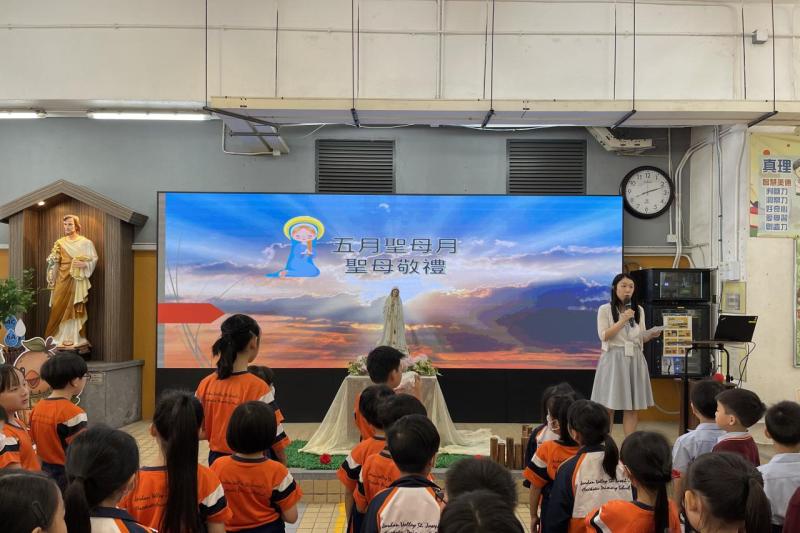  全體同學參與聖母敬禮