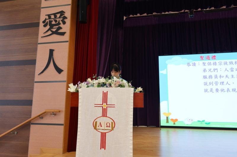 同學代表讀經
