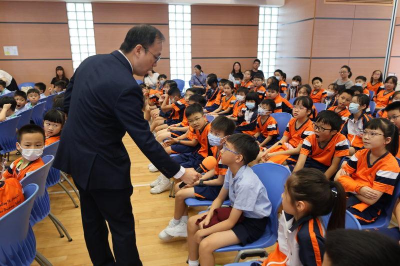 校監周博士勉勵同學