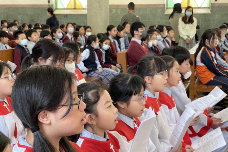 詠團帶領全體頌唱歌詠