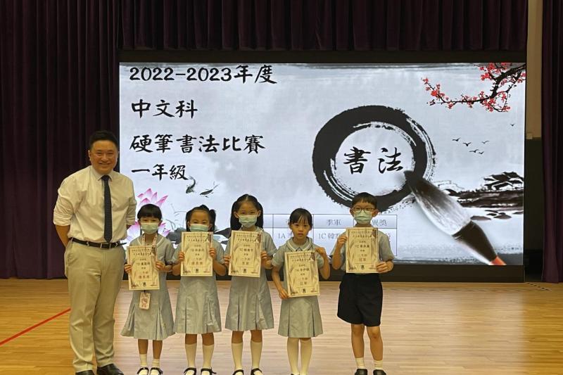 曾校長與得獎同學合照